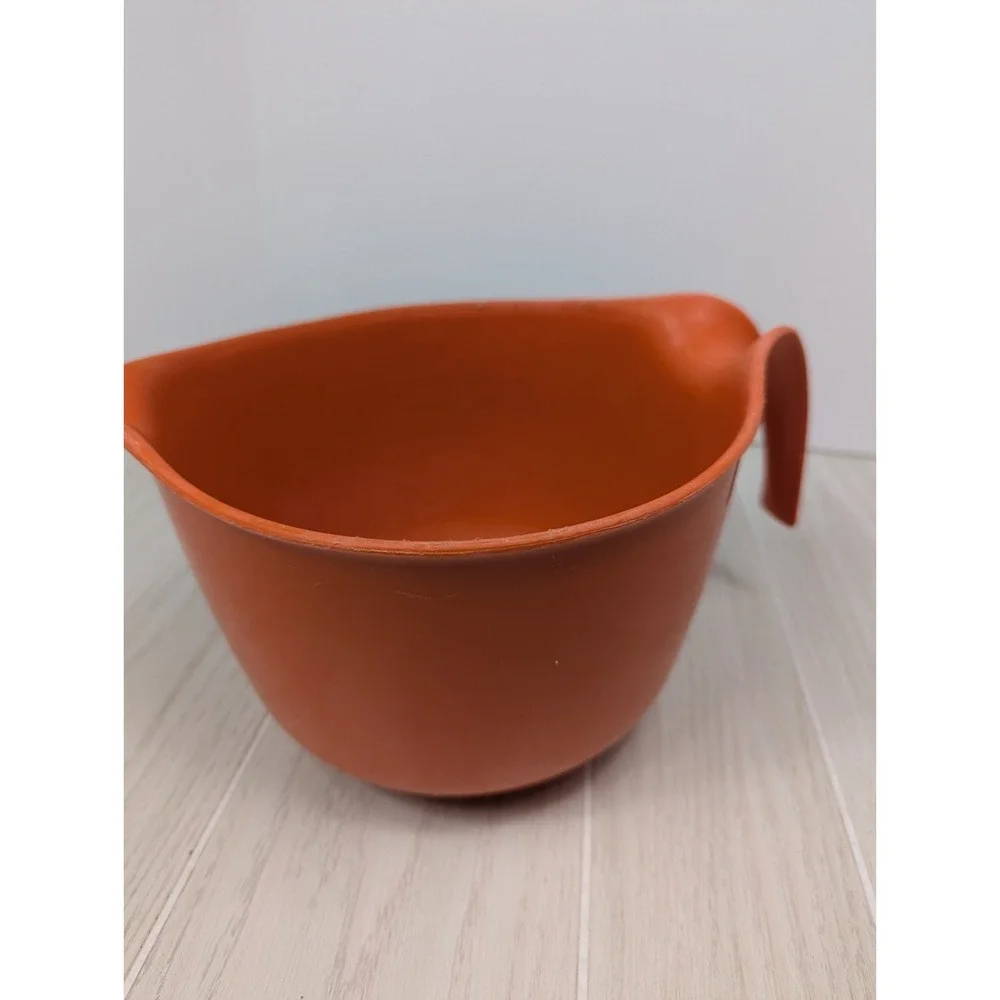 Rubbermaid vintage orange 2663 Mix Grip 12C mixing batter bowl pour pitcher USED